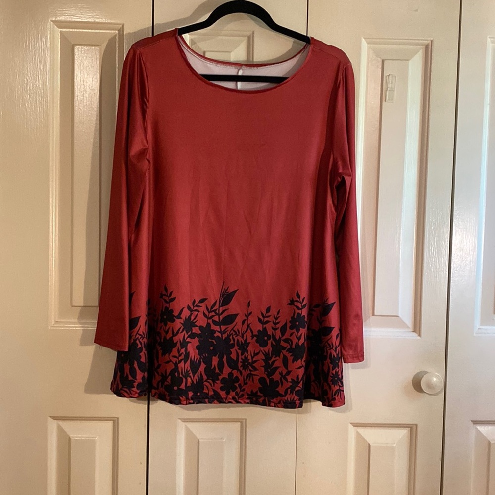 Perfect burgundy tunic. Size medium/ large $15.00